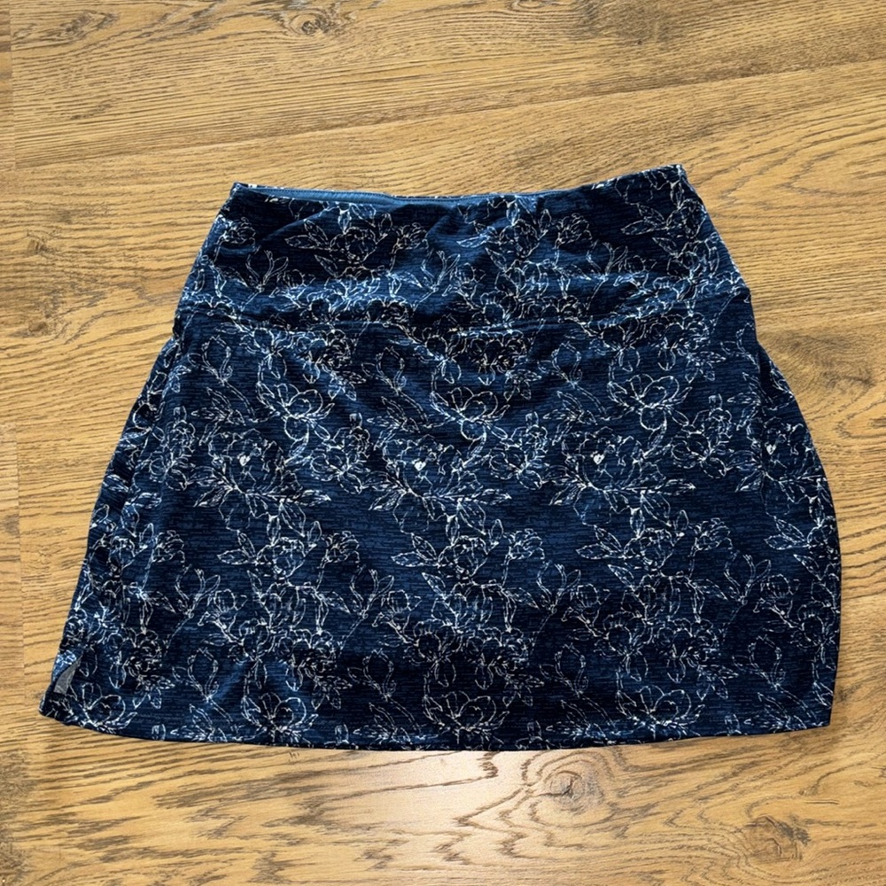 Soybu skooter skirt with built in shorts S